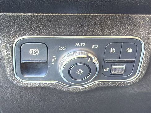 Used 2021 Mercedes-Benz GLB 250 image 26