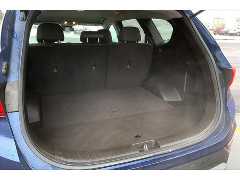 Used 2020 Hyundai Santa Fe SE image 11
