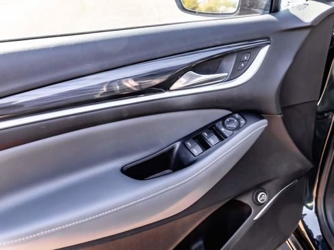 Used 2020 Buick Enclave Essence image 10