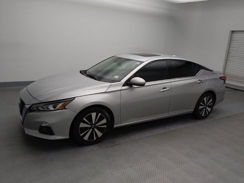 Used 2019 Nissan Altima 2.5 SV image 2