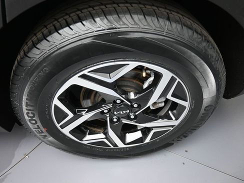 Certified 2025 Kia Sportage LX FWD image 15