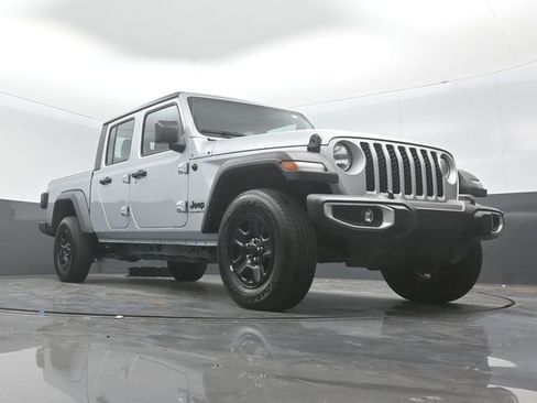 Used 2023 Jeep Gladiator Sport w/ Trailer Tow Package image 17