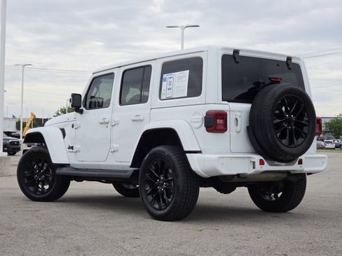 Used 2021 Jeep Wrangler Unlimited Sahara AWD/4WD image 13