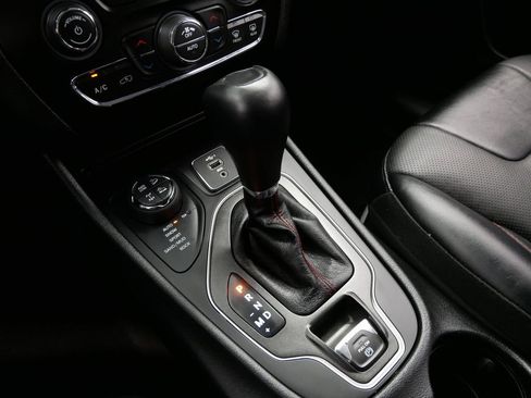 Certified 2022 Jeep Cherokee Trailhawk w/ Premium Leather Package image 34