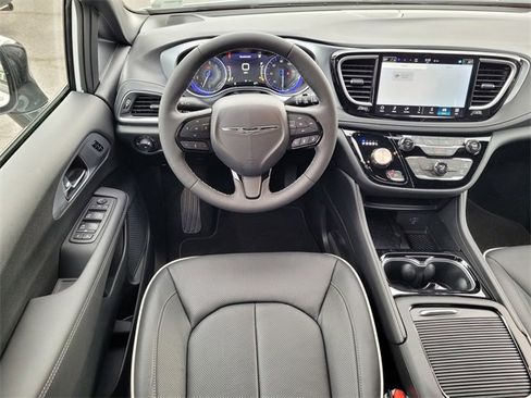 New 2026 Chrysler Pacifica Limited w/ S Appearance Package image 9