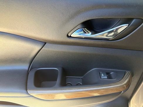 Used 2019 GMC Acadia SLE FWD image 28