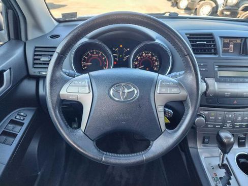 Used 2010 Toyota Highlander SE image 21
