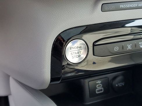 Certified 2024 Ford Escape SE w/ Class II Trailer Tow Package image 19