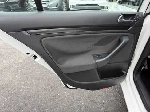 Used 2011 Volkswagen Jetta S FWD image 21