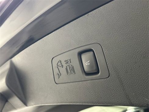 Used 2023 Lincoln Corsair FWD w/ Rear Removable Package Tray image 9