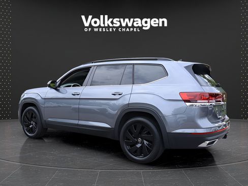 Certified 2024 Volkswagen Atlas SE w/ Black Wheel Package FWD image 6