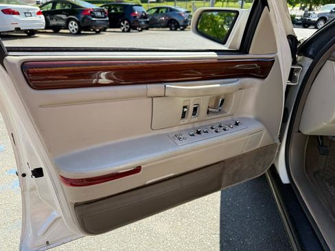 Used 1995 Cadillac De Ville Concours FWD image 9