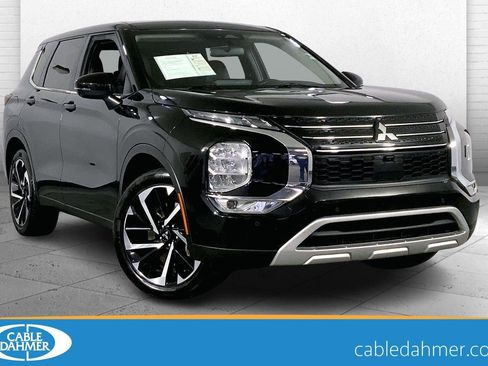 Used 2024 Mitsubishi Outlander SE image 1