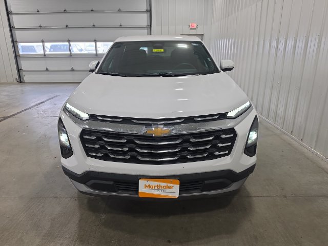 Used 2026 Chevrolet Equinox LT AWD/4WD image 3