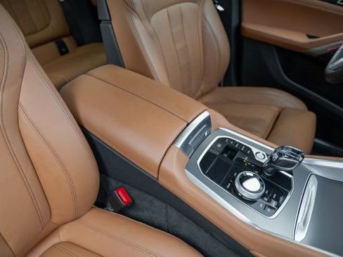 Used 2022 BMW X6 xDrive40i w/ M Sport Package AWD/4WD image 44