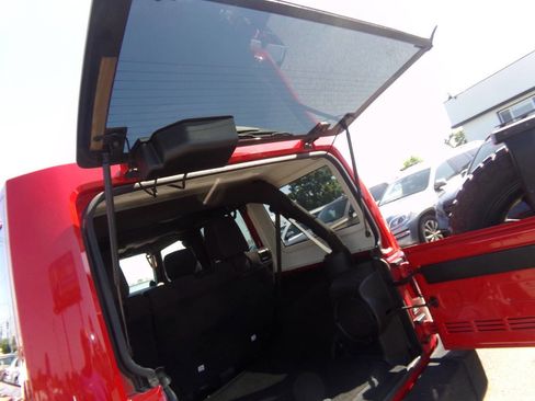 Used 2014 Jeep Wrangler Unlimited Sahara w/ Connectivity Group AWD/4WD image 22