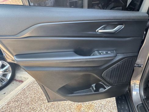 Used 2023 Jeep Grand Cherokee L Laredo image 35