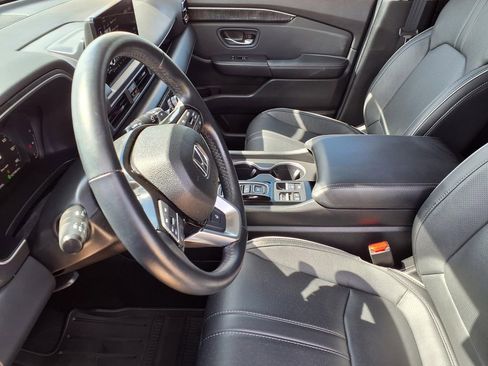 Used 2025 Honda Pilot Elite image 16