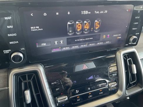 Used 2022 Kia Sorento EX w/ Panoramic Sunroof Package image 12