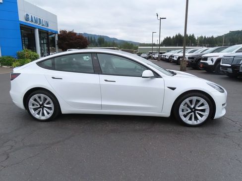 Used 2022 Tesla Model 3 RWD image 9
