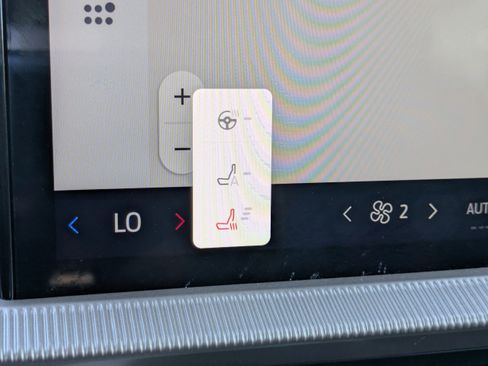 Certified 2025 Ford Explorer Active w/ Active Comfort Package image 29