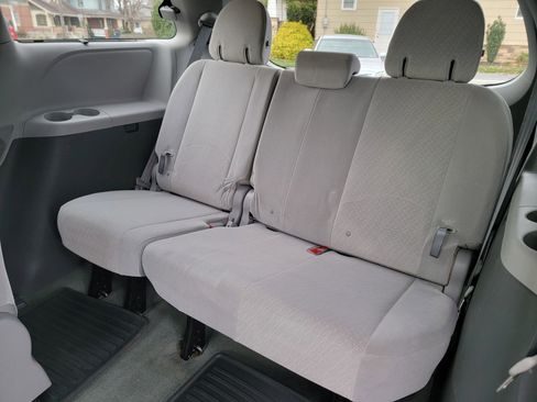 Used 2017 Toyota Sienna LE image 15