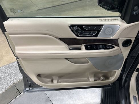 Used 2021 Lincoln Navigator L Reserve w/ Luxury Package image 13