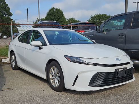 Used 2025 Toyota Camry LE FWD image 2