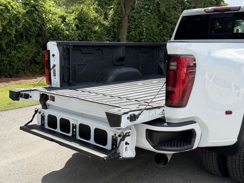 Used 2024 GMC Sierra 3500 Denali w/ Denali Reserve Package AWD/4WD image 11