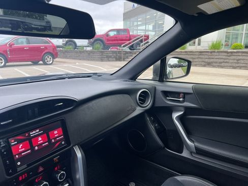 Used 2020 Toyota 86 RWD image 16