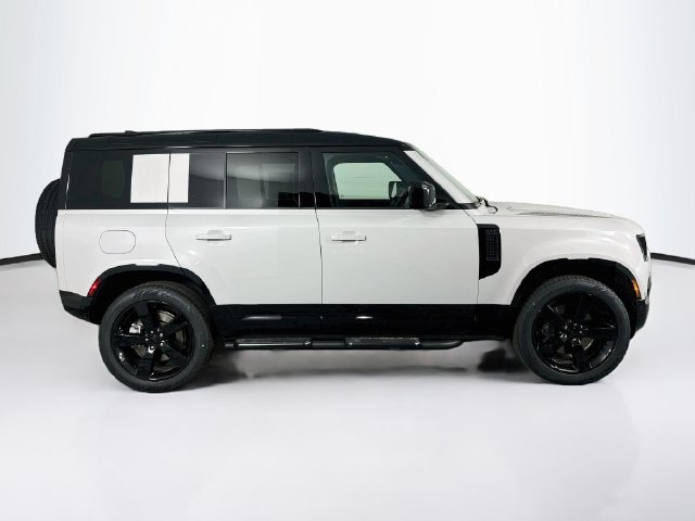 New 2026 Land Rover Defender 110 X-Dynamic SE AWD/4WD image 4