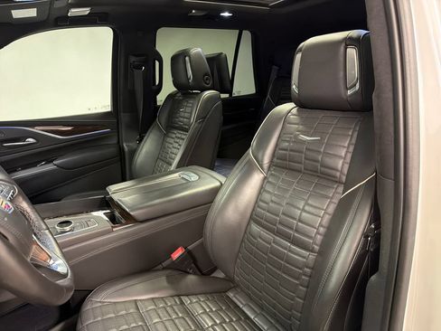 Used 2022 Cadillac Escalade Sport Platinum w/ Heavy-Duty Trailer Package AWD/4WD image 25
