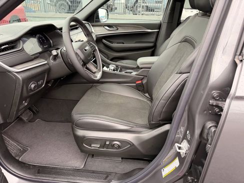 New 2026 Jeep Grand Cherokee Altitude AWD/4WD image 9