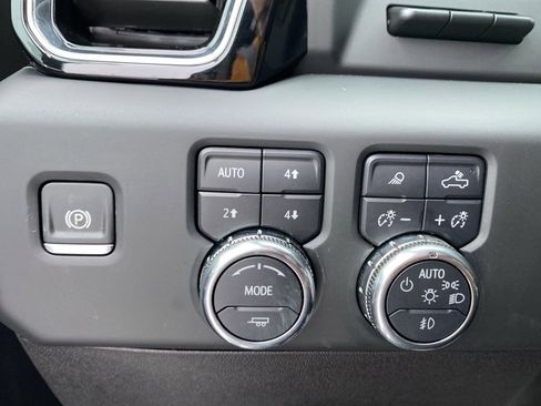 Used 2025 GMC Sierra 3500 Denali w/ Denali Reserve Package image 16