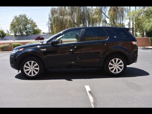Used 2017 Land Rover Discovery Sport SE AWD/4WD image 4