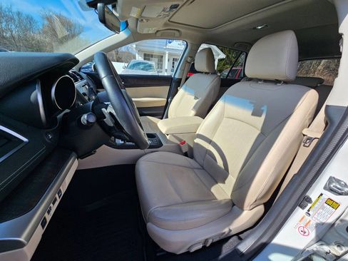 Used 2019 Subaru Outback 2.5i Limited w/ Popular Package #2 image 23