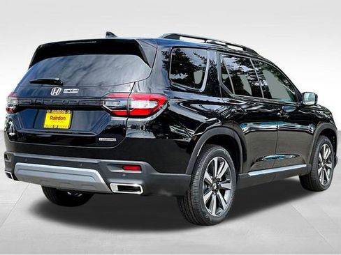 New 2025 Honda Pilot Touring image 14