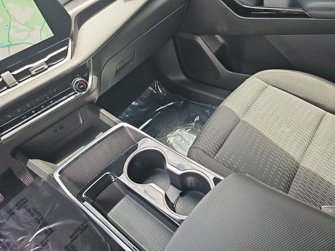 Used 2025 Chevrolet Equinox LT w/ Safety and Technology Package FWD image 24