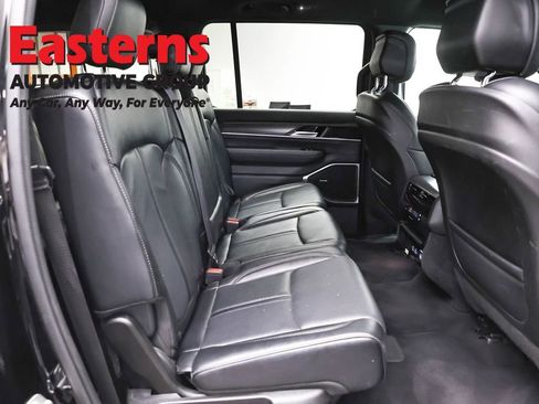 Used 2024 Jeep Wagoneer L Series II w/ Flexible Seating Group AWD/4WD image 25