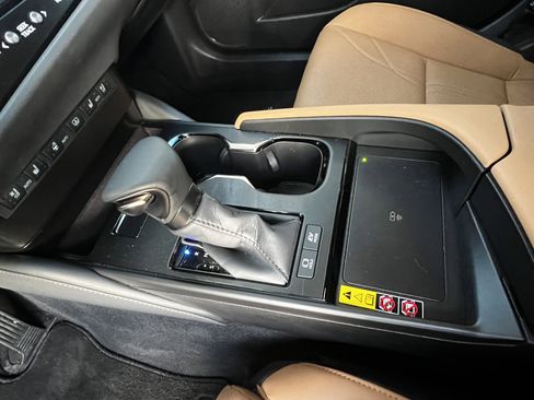 Used 2024 Lexus ES 300h Ultra Luxury w/ Accessory Package (Z2) image 29