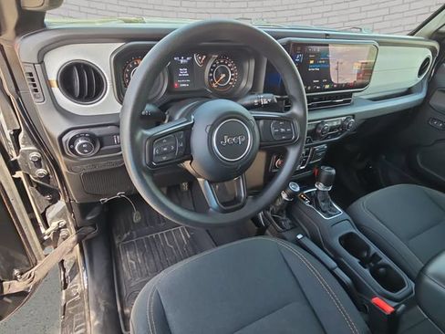 Used 2025 Jeep Gladiator Sport AWD/4WD image 16