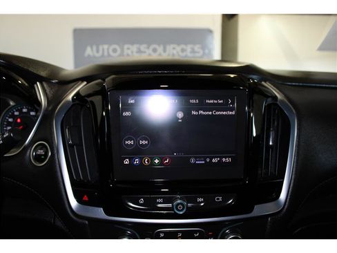 Used 2022 Chevrolet Traverse LT image 34