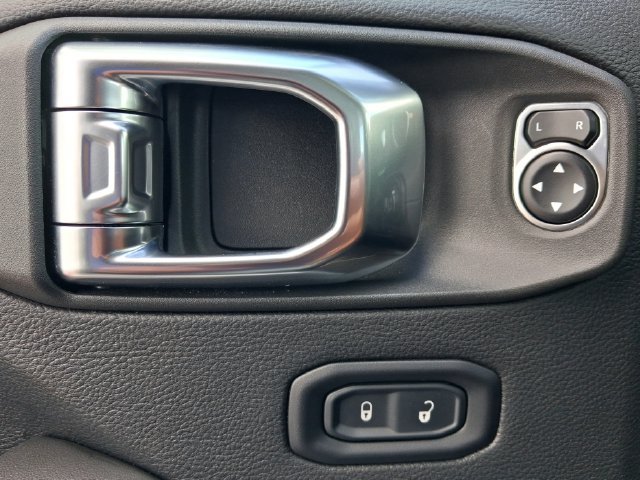 Used 2025 Jeep Gladiator Sport AWD/4WD image 9