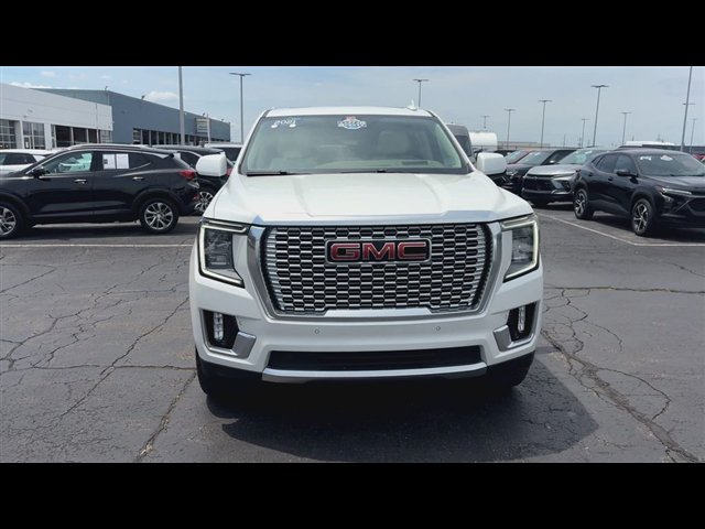 Certified 2021 GMC Yukon XL Denali w/ Denali Premium Package AWD/4WD image 3