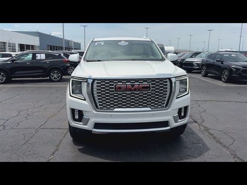 Certified 2021 GMC Yukon XL Denali w/ Denali Premium Package AWD/4WD image 3