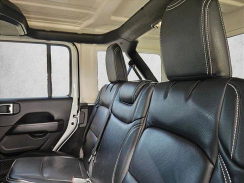 Used 2019 Jeep Wrangler Unlimited Sahara image 21