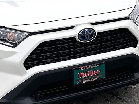 Used 2021 Toyota RAV4 XLE Premium image 28