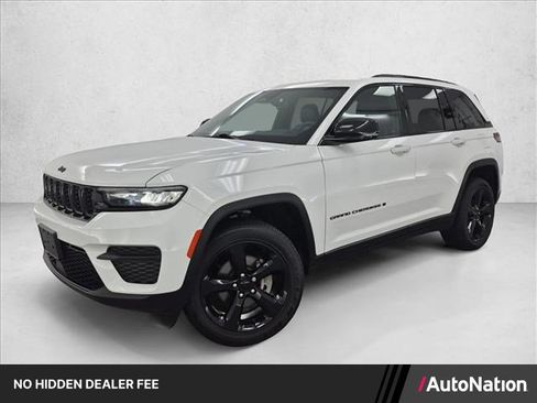 Certified 2025 Jeep Grand Cherokee Altitude AWD/4WD image 1