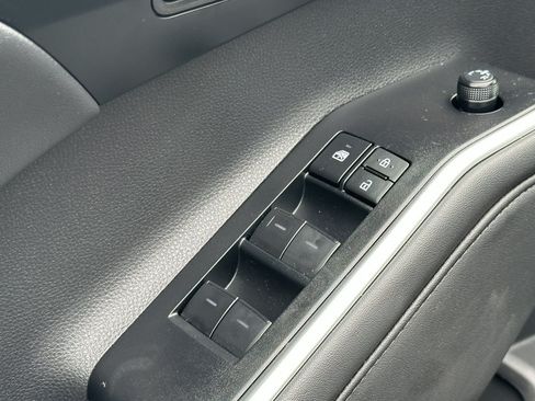 Used 2025 Toyota Highlander XSE AWD/4WD image 12