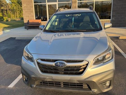 Used 2020 Subaru Outback Premium image 5